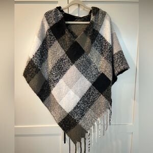 Coco + Carmen Textured Hooded Poncho Cape Black Gray | One Size
